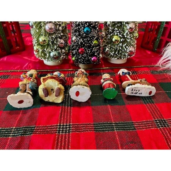 Santa Claus Hand Painted Figurines Lot of 5 - Picture 11 of 11